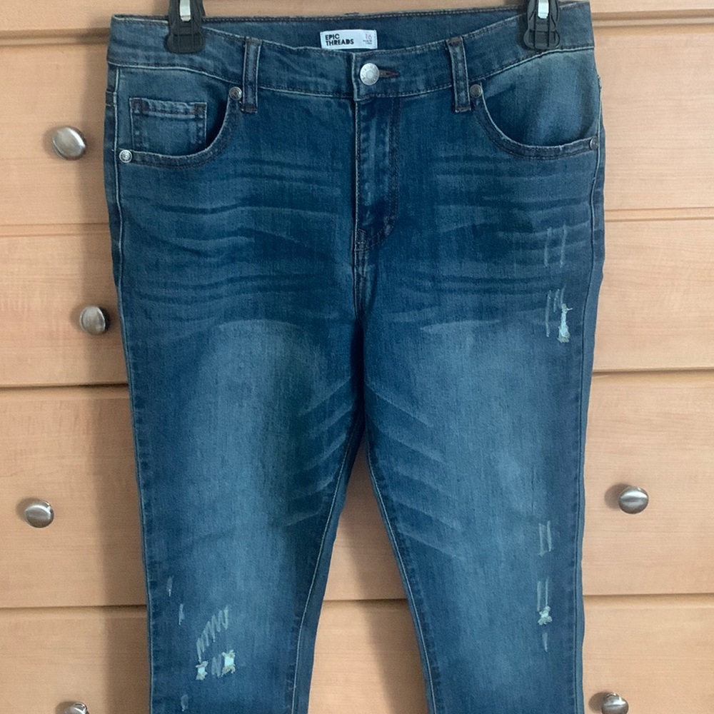 Epic treads blue slightly ripped jeans boys
